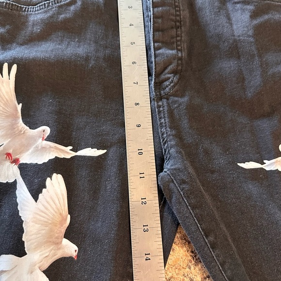 NWT Boohoo Man Tag Size 34 Men's Jeans Stretch Black Distressed w DOVES Design - Picture 11 of 16